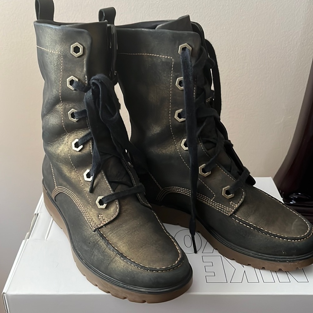 Timberline boots size 6.5, black bronze lace up.